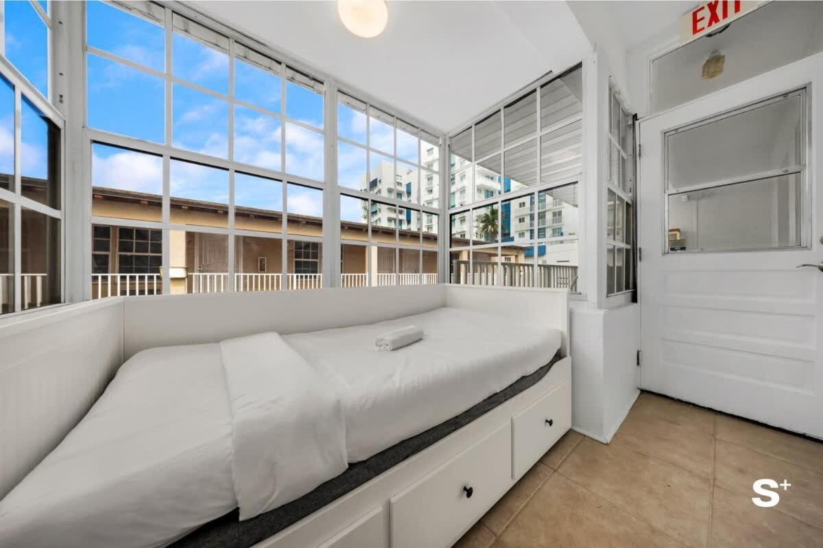 Spacious 1 Bd By The *